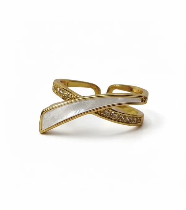 Gold_Crossed_Radiance_Ring_For_Women